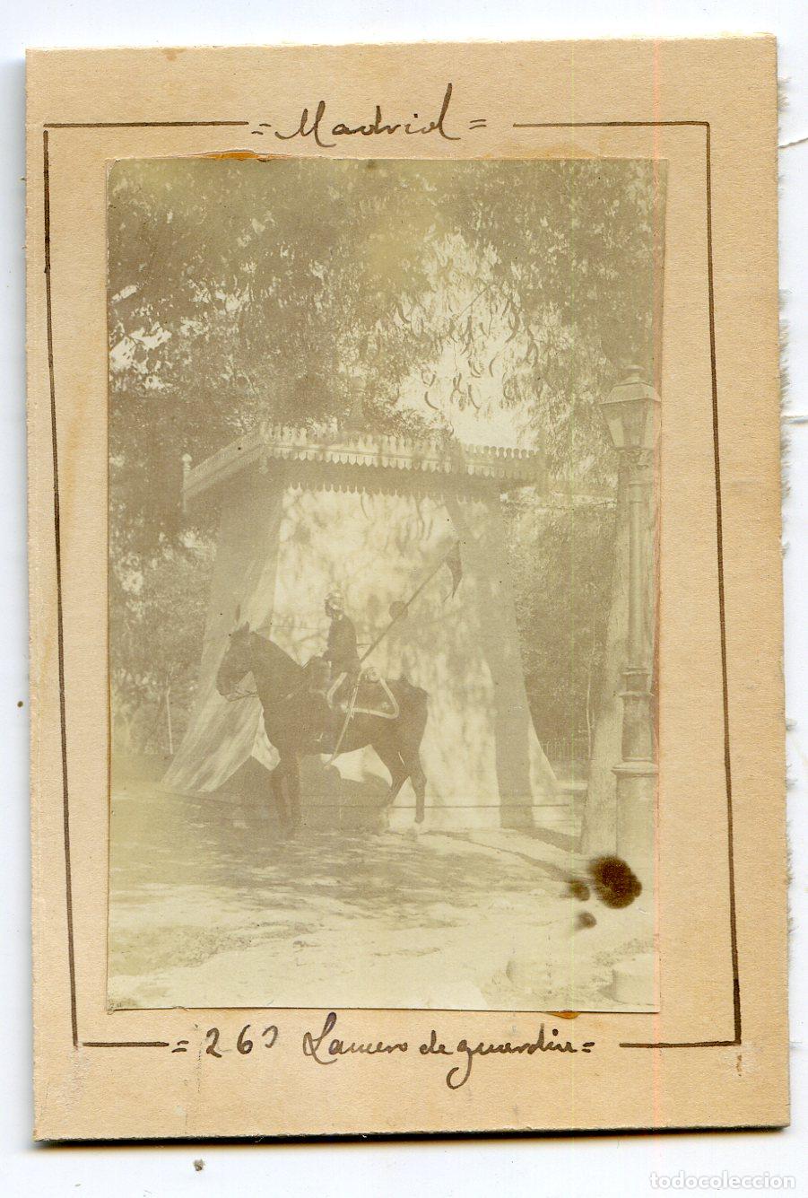 Fotografia antica: Madrid. Lancero de guardia, circa 1906