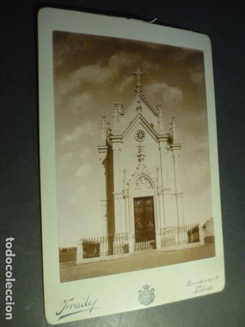 Fotograf&iacute;a antigua: TOLEDO PANTEON DE LA FAMILIA DE LA PRESA Y CABAREDA ALBUMINA FRAILE FOTOGRAFO 18 X 26,5 CM
