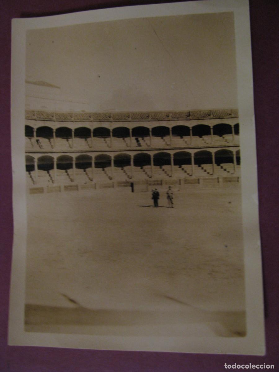 Fotograf&iacute;a antigua: FOTO DE RONDA. PLAZA DE TOROS. 8,5X6 CM. A&Ntilde;OS 1930