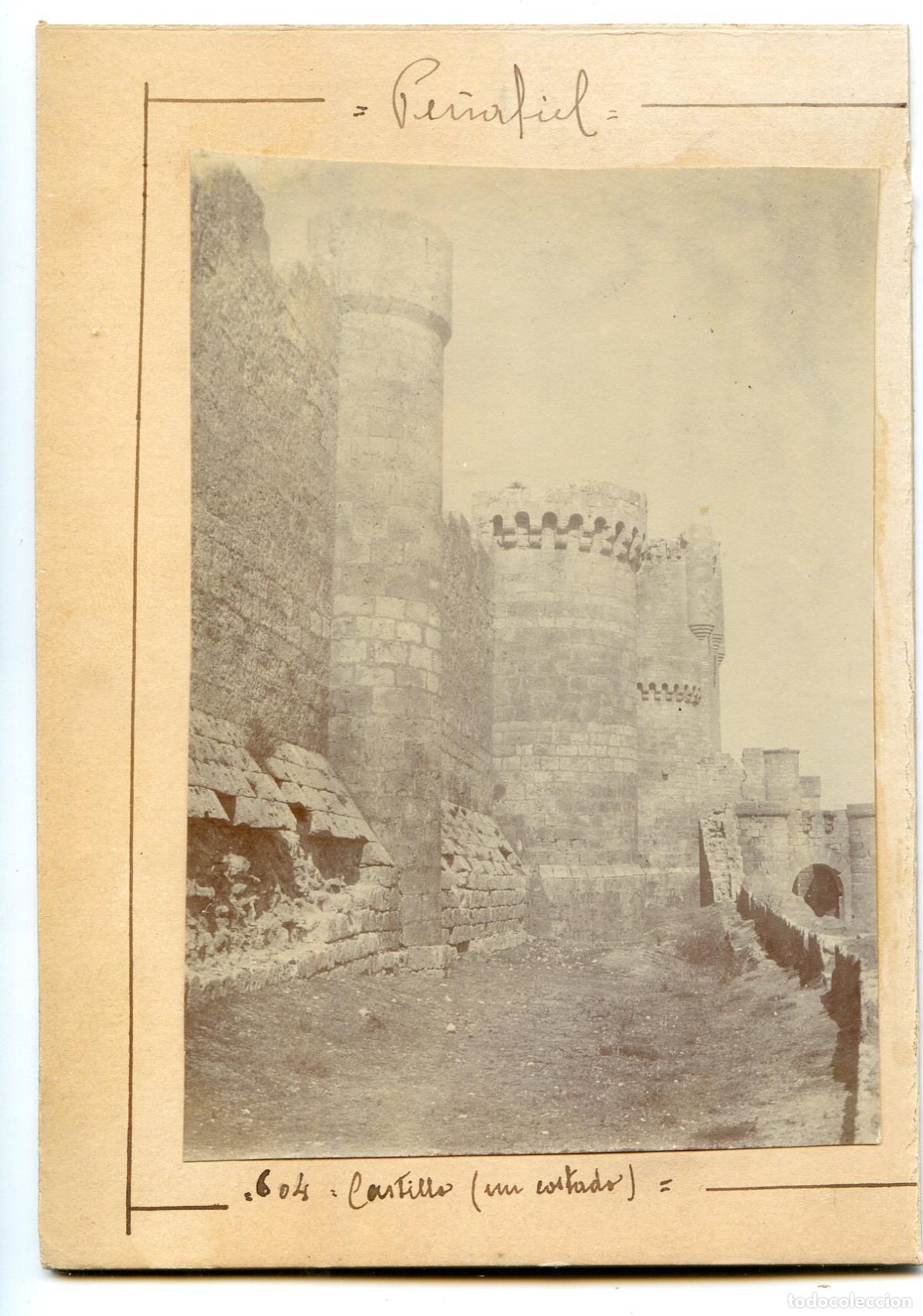 Fotograf&iacute;a antigua: Pe&ntilde;afiel, Valladolid. Castillo (un costado). Circa 1906