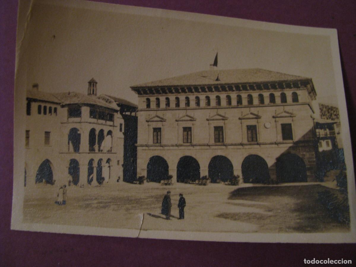 Fotograf&iacute;a antigua: FOTO DE BARCELONA. PUEBLO ESPA&Ntilde;OL, EXPOSICI&Oacute;N. A&Ntilde;O 1930. 8,5X6 CM. PLAZA MAYOR