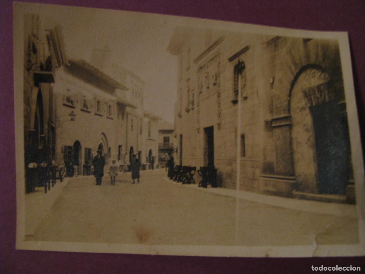 Fotograf&iacute;a antigua: FOTO DE BARCELONA. PUEBLO ESPA&Ntilde;OL, EXPOSICI&Oacute;N. A&Ntilde;O 1930. 8,5X6 CM. CALLE DE CABALLEROS