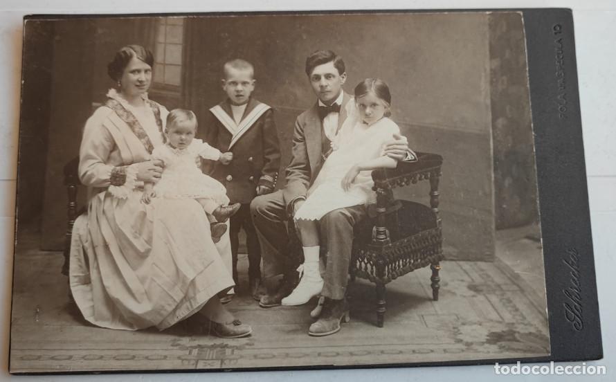 Fotograf&iacute;a antigua: FOTOGRAFIA ANTIGUA DE UNA FAMILIA, SCHRECKER POLA, PPIOS. SIGLO XX, 16,5 X 10,5 CM