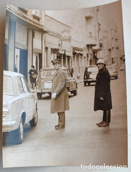 Antique Photography: GUARDIAS O POLICIAS EN ELDA O ELCHE DE ALICANTE 1968, FOTOGRAFIA ANTIGUA, 12,5 X 9,5 CM