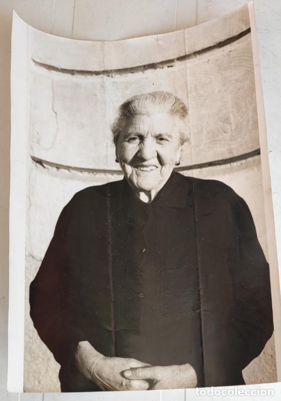 Fotografia antiga: FRANCISCA BAILEN GANADORA DE 50.000 PESETAS EN ELDA 1968, FOTOGRAFIA ANTIGUA, FOTO RAFA 18 X 13 CM