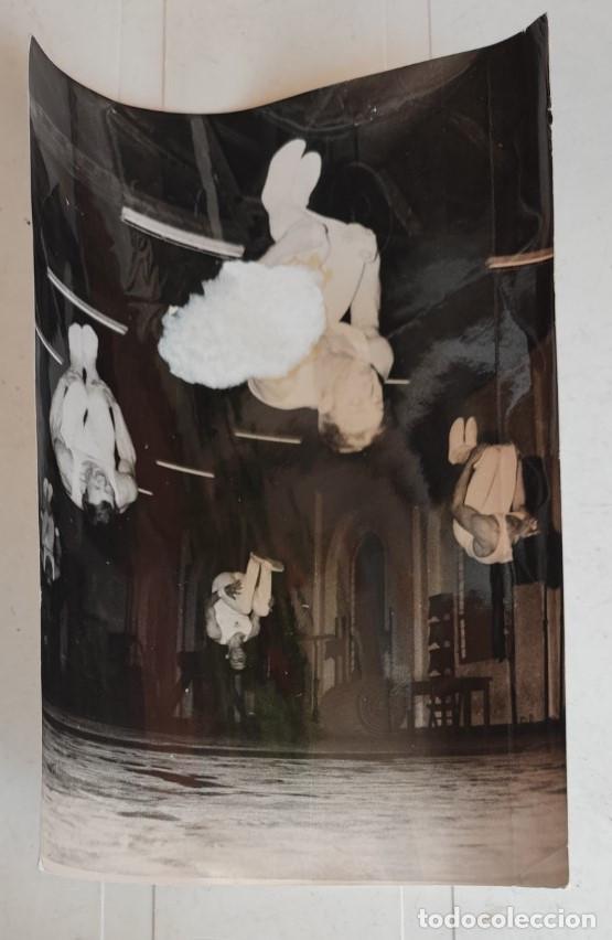 Photographie ancienne: TRAPECISTAS O SIM. CAPTADOS EN EL AIRE, MURCIA 1968, FOTOGRAFIA ANTIGUA, FOTO FIEL 18 X 13 CM