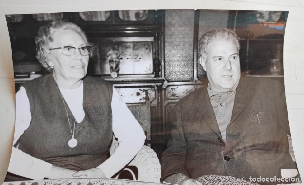 Fotograf&iacute;a antigua: PAREJA A IDENTIFICAR, MURCIA 22 DE DICIEMBRE DE 1968, FOTOGRAFIA ANTIGUA, FOTO TOMAS, 18 X 11,5 CM
