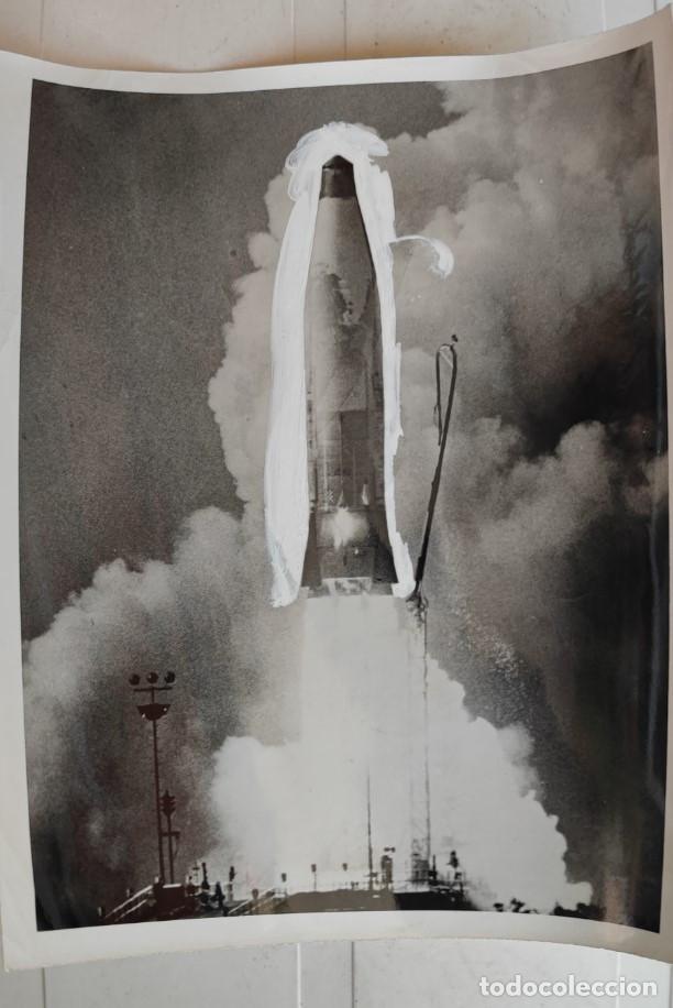 Fotograf&iacute;a antigua: LANZAMIENTO DEL COHETE ATLAS B, EMBAJADA DE ESTADOS UNIDOS 1968, FOTOGRAFIA ANTIGUA, 17,5 X 14,5 CM