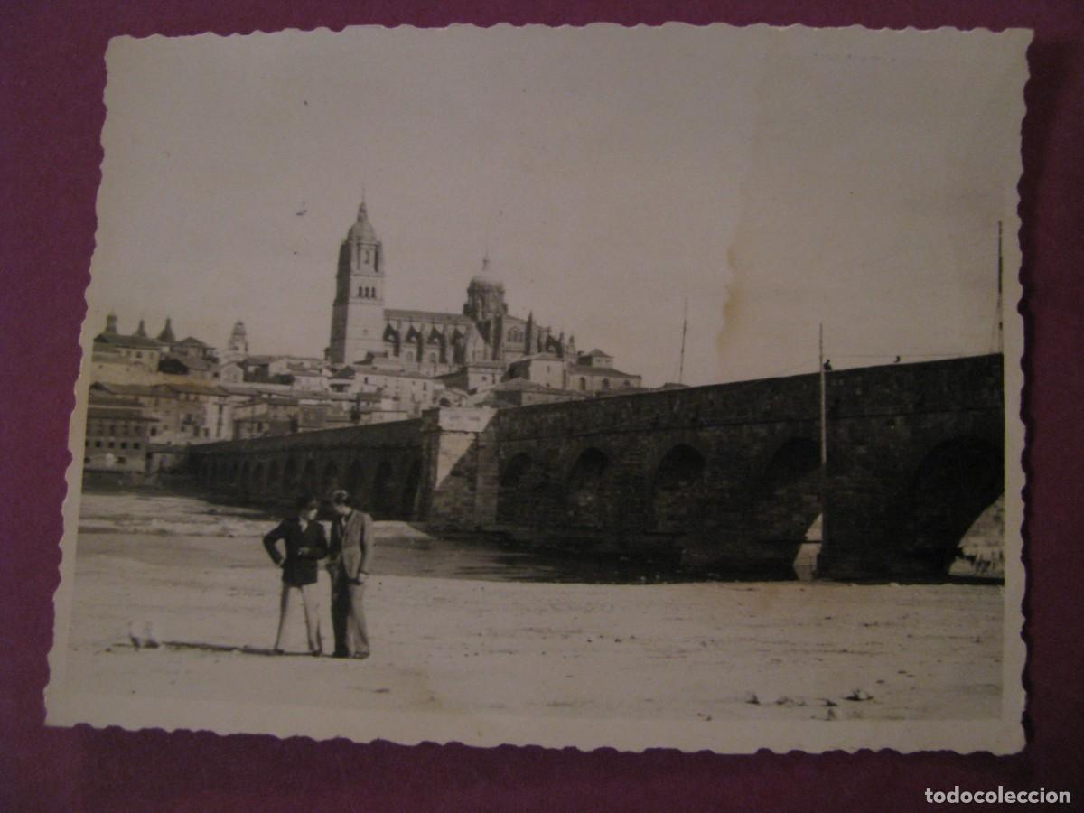 Fotograf&iacute;a antigua: FOTO DE SALAMANCA. FRENTE DEL PUENTE ROMANO. FOTO HORNA. A&Ntilde;OS 1940 O 50. 8,5X6 CM