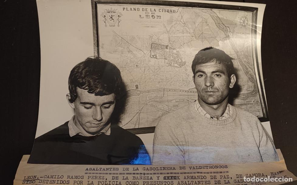 Fotograf&iacute;a antigua: ATRACADORES DE LA GASOLINERA DE VALDETRONCOS, A&Ntilde;OS 60, FOTOGRAFIA ANTIGUA, 20,5 X 15,5 CM