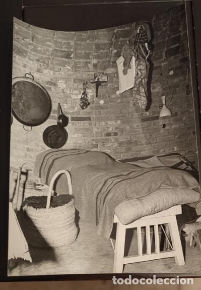 Fotograf&iacute;a antigua: GRUTA DONDE RAFAEL LLUCH DECLARA LA GUERRA A LA SOCIEDAD, A&Ntilde;OS 60, FOTOGRAFIA ANTIGUA 20,5 X 16,5 CM