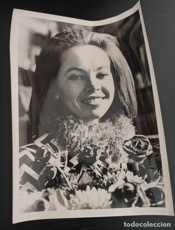 Fotograf&iacute;a antigua: LA ACTRIZ Y BAILARINA LESLIE CARON HACIA 1968, FOTOGRAFIA ANTIGUA 20,5 X 16,5 CM