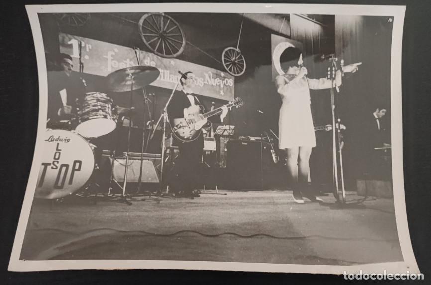 Fotograf&iacute;a antigua: GRUPO LOS STOP GANAN EL FESTIVAL DE VILLANCICOS EN PAMPLONA, 1968, FOTOGRAFIA ANTIGUA 20,5 X 16,5 CM