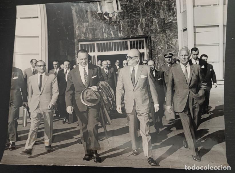 Fotograf&iacute;a antigua: MANUEL FRAGA IRIBARNE EN EL ACTO DE LA INDEPENDENCIA DE GUINEA ECUATORIAL 1968 , FOTOGRAFIA ANTIGUA