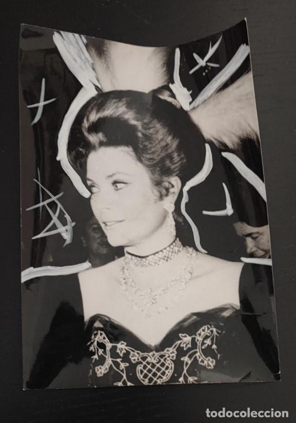 Fotograf&iacute;a antigua: PRINCESA GRACIA DE MONACO EN FIESTA DE DISFRACES 1968, GRACE KELLY, TELEFOTO 24 X 17 CM