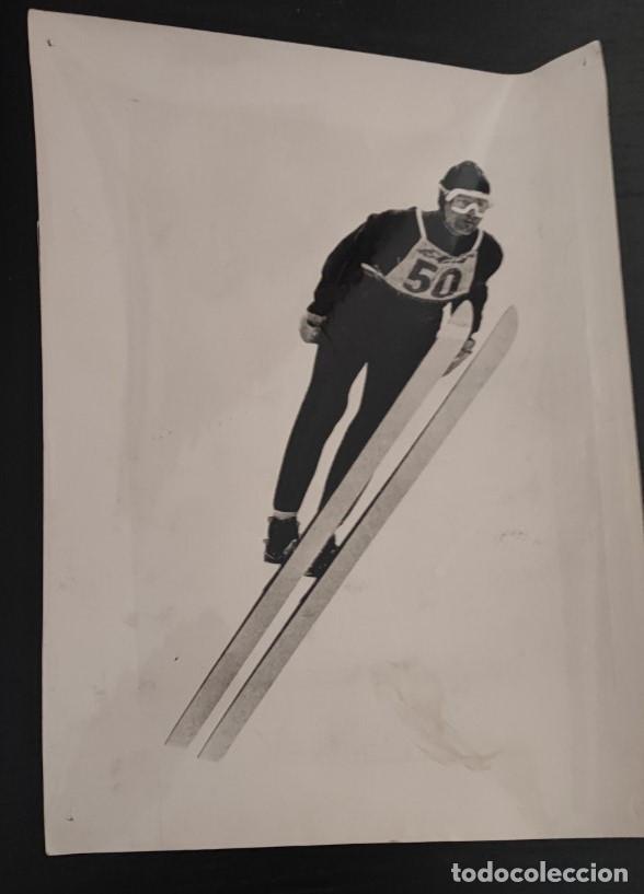 Fotograf&iacute;a antigua: MORITZ, AUSTRIACO BALDUR PREIML SALTO 81,83 METROS EN ESQUI, TELEFOTO 24 X 18 CM