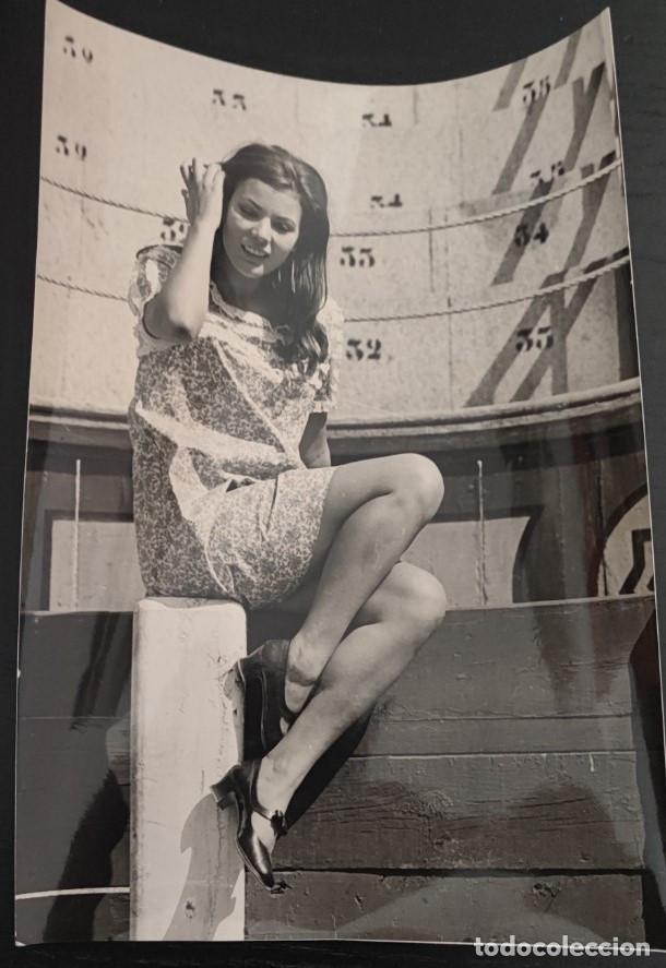 Fotograf&iacute;a antigua: LORENZA GUERRIERI RUEDA PERSECUCION HASTA VALENCIA CON TOM TRYON, FOTOGRAFIA ANTIGUA, 19,5 X 14 CM