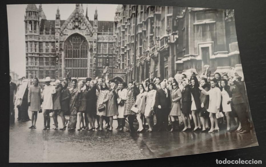 Fotograf&iacute;a antigua: LLAS CANDIDATAS A MISS MUNDO DE TURISMO POR LONDRES EN 1968, TELEFOTO 17 X 11 CM