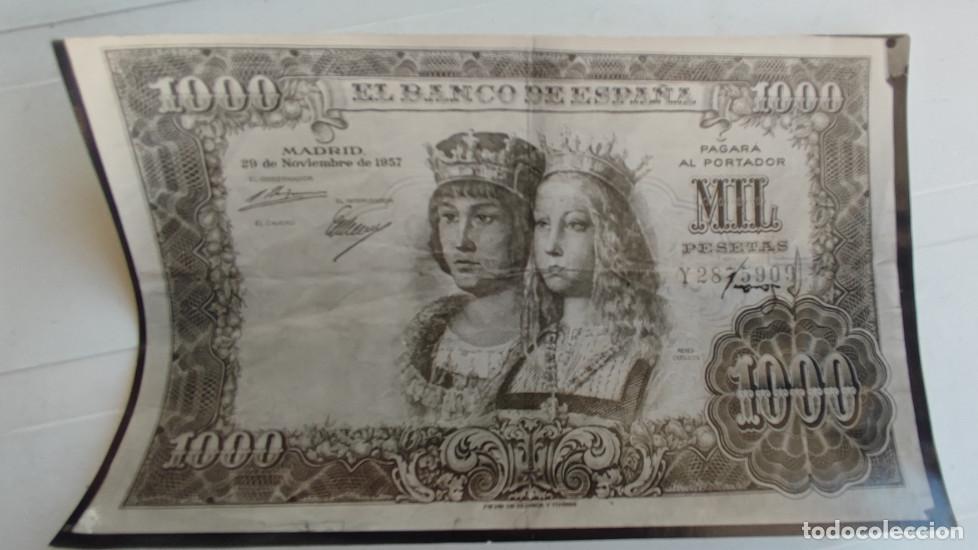 Fotograf&iacute;a antigua: FOTOGRAFIA ANTIGUA DE BILLETE DE 1000 PESETAS DE 1957, 14 X 9 CM
