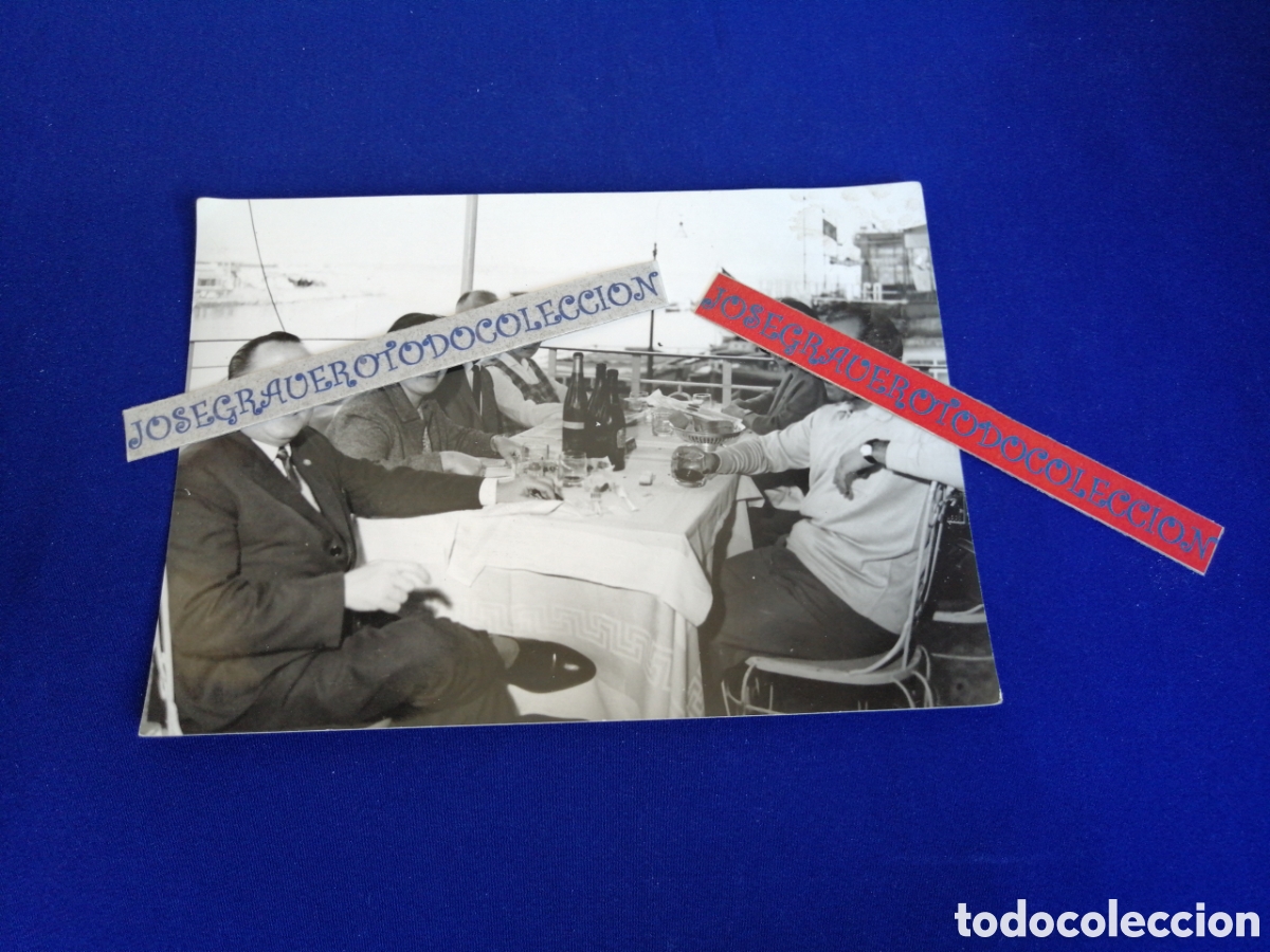 Fotograf&iacute;a antigua: NAPOLES (ITALIA) SANTA LUC&Iacute;A A&Ntilde;O 1966 PUERTO BANQUETE BEBIDAS FOTOGRAF&Iacute;A ANTIGUA SIGLO PASADO