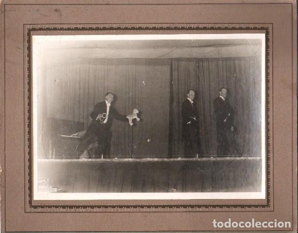 Fotograf&iacute;a antigua: ACTUACION DE ARTISTAS SOBRE ESCENARIO EN TEATRO, SIN FECHA - ALBUMINA-4279