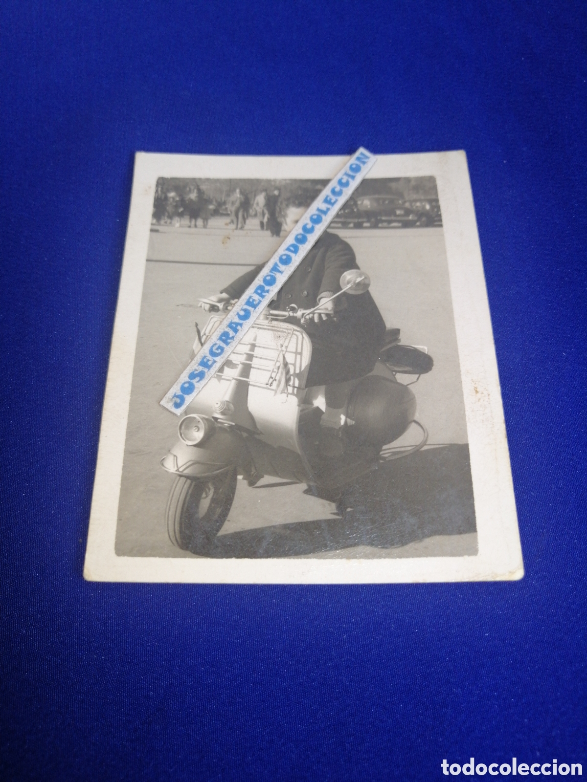 Fotograf&iacute;a antigua: &Ntilde;I&Ntilde;O MODELO POSANDO MOTOVESPA DE JUGUETE FOTOGRAF&Iacute;A ANTIGUA SELLO FOTOGR&Aacute;FICO ARNAU(VALENCIA)