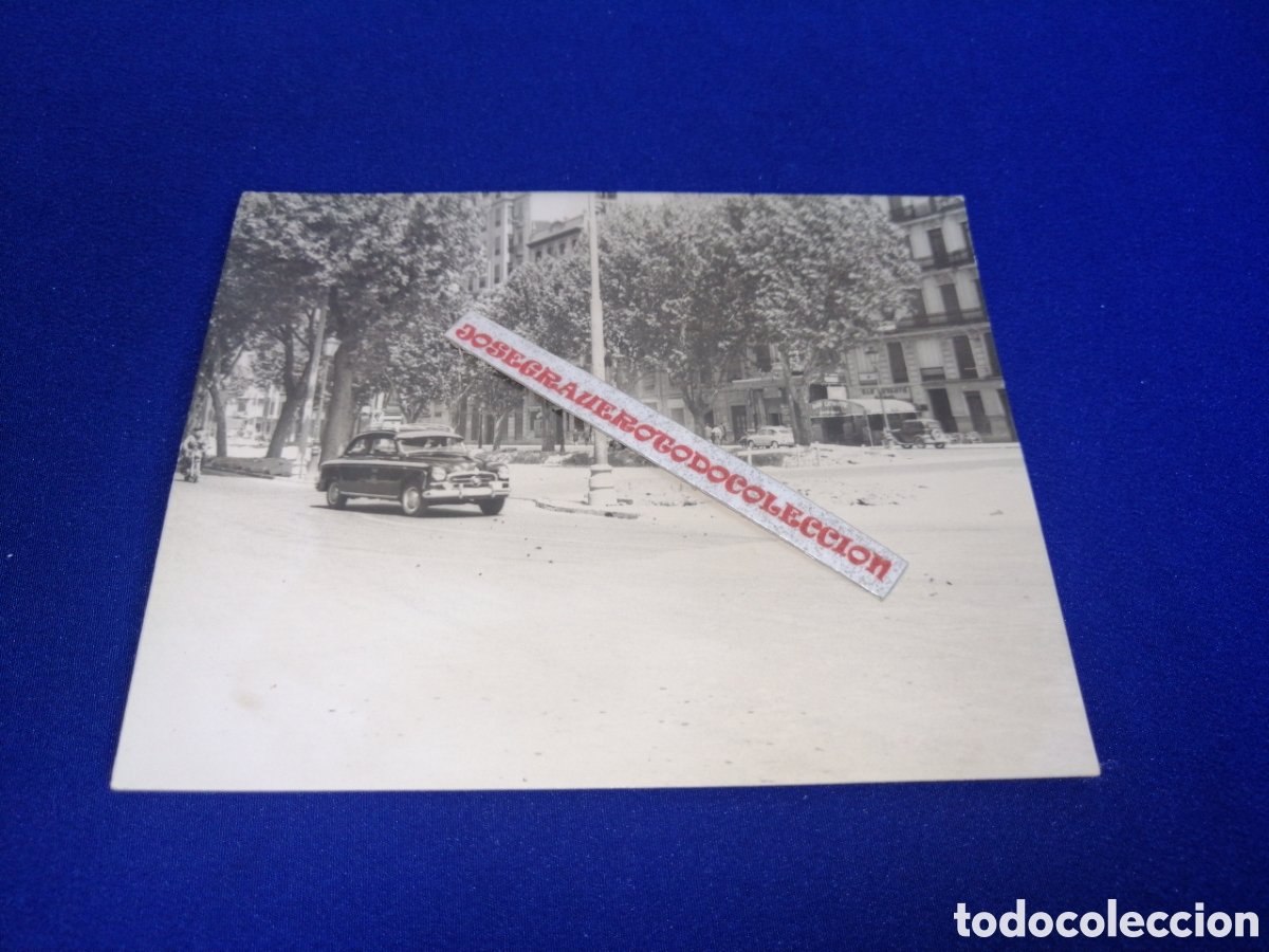 Fotograf&iacute;a antigua: SEAT 1400 COCHE - BAR LEVANTE FOTOGRAF&Iacute;A ANTIGUA SIGLO PASADO