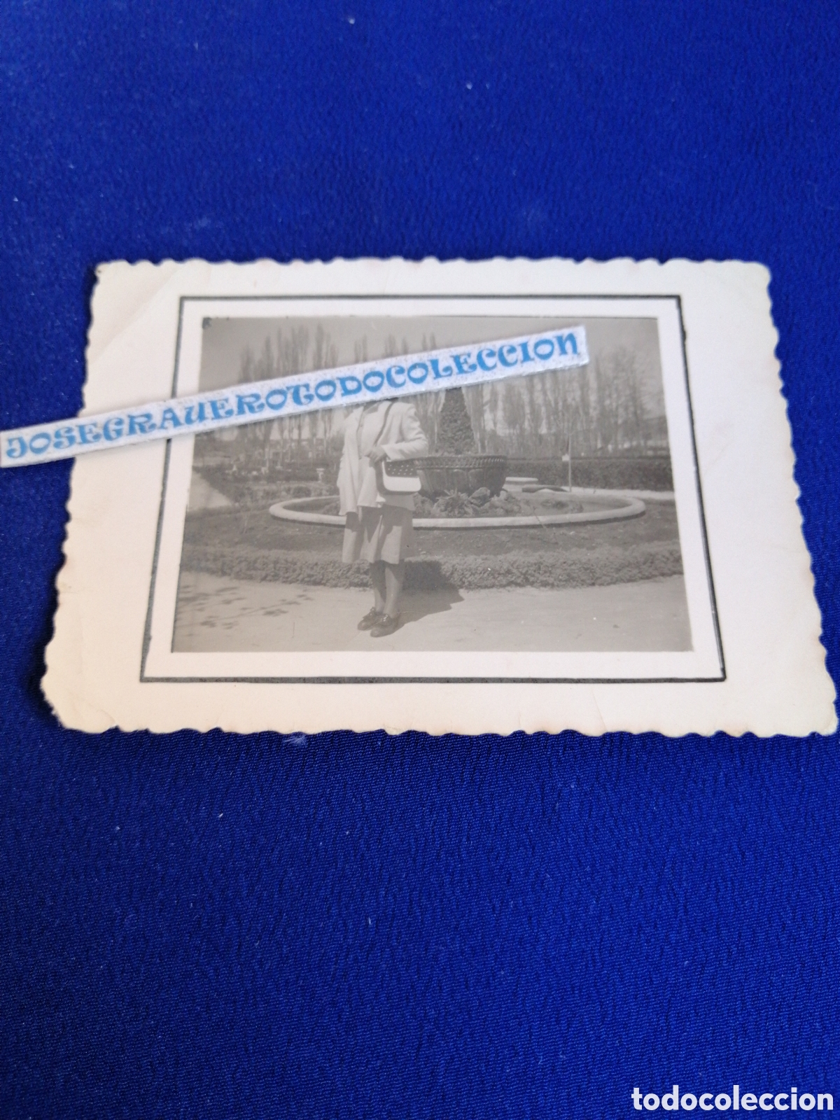 Fotograf&iacute;a antigua: MUJER MODELO POSANDO EN JARDIN A&Ntilde;O 1948 FOTOGRAF&Iacute;A ANTIGUA SIGLO PASADO