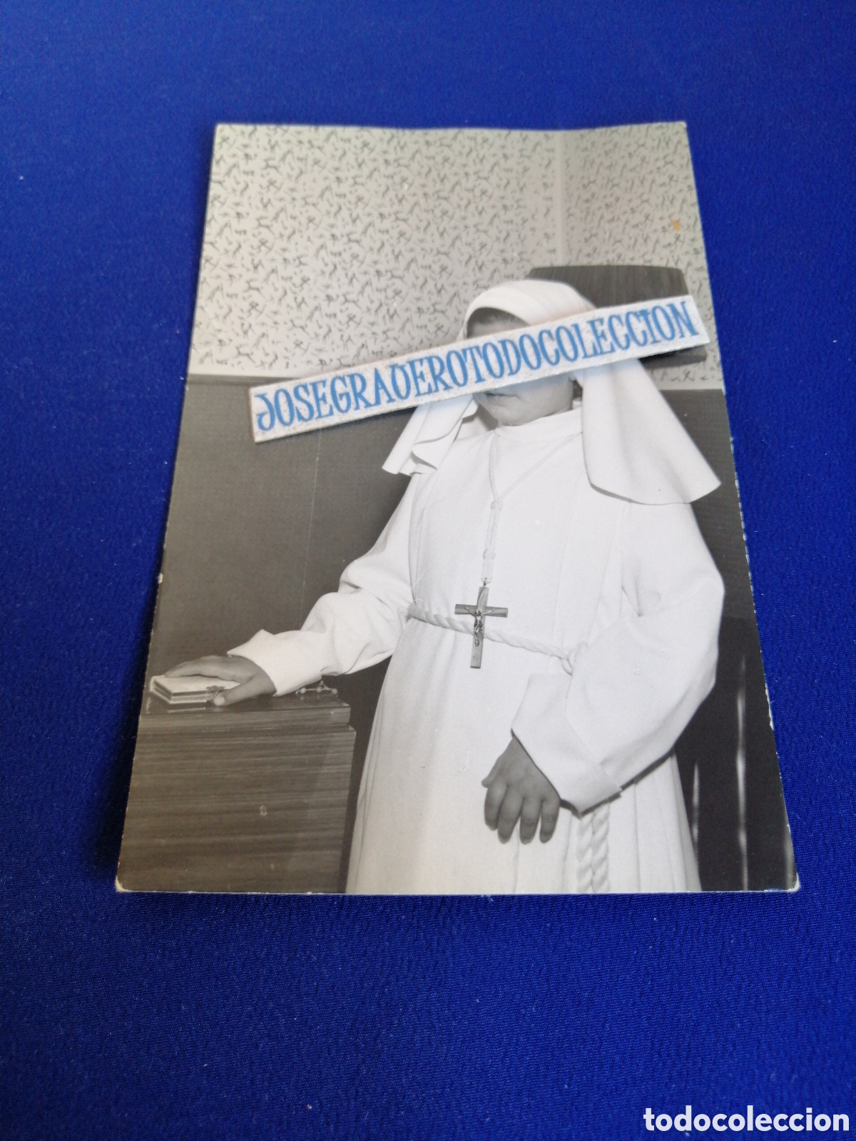 Fotograf&iacute;a antigua: NI&Ntilde;A MODELO POSANDO TRAJE DE COMUNI&Oacute;N A&Ntilde;O 1957 SELLO FOTOGR&Aacute;FICO FOTOS OGALLA (VALENCIA) FOTOGRAF&Iacute;A