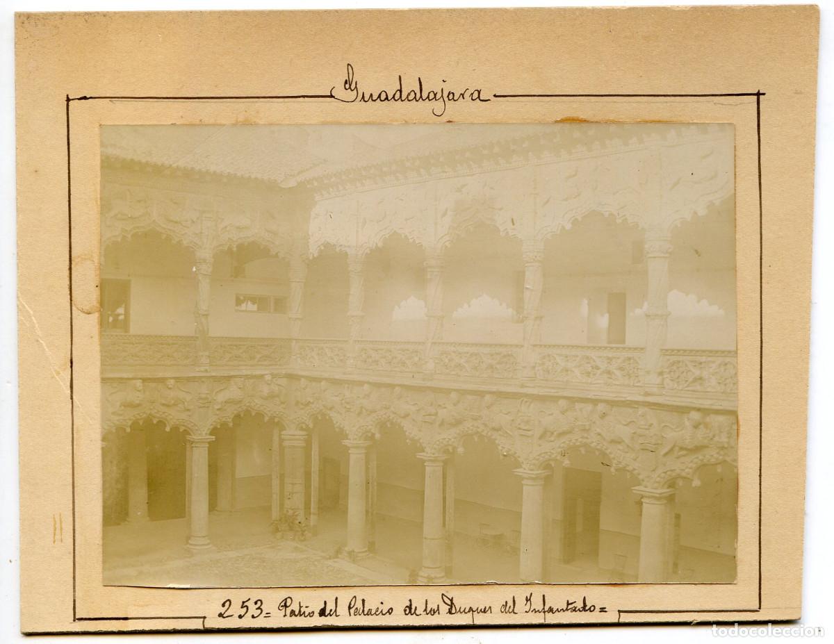 Fotograf&iacute;a antigua: Guadalajara, Patio del Palacio de los Duques del Infantado, 1906