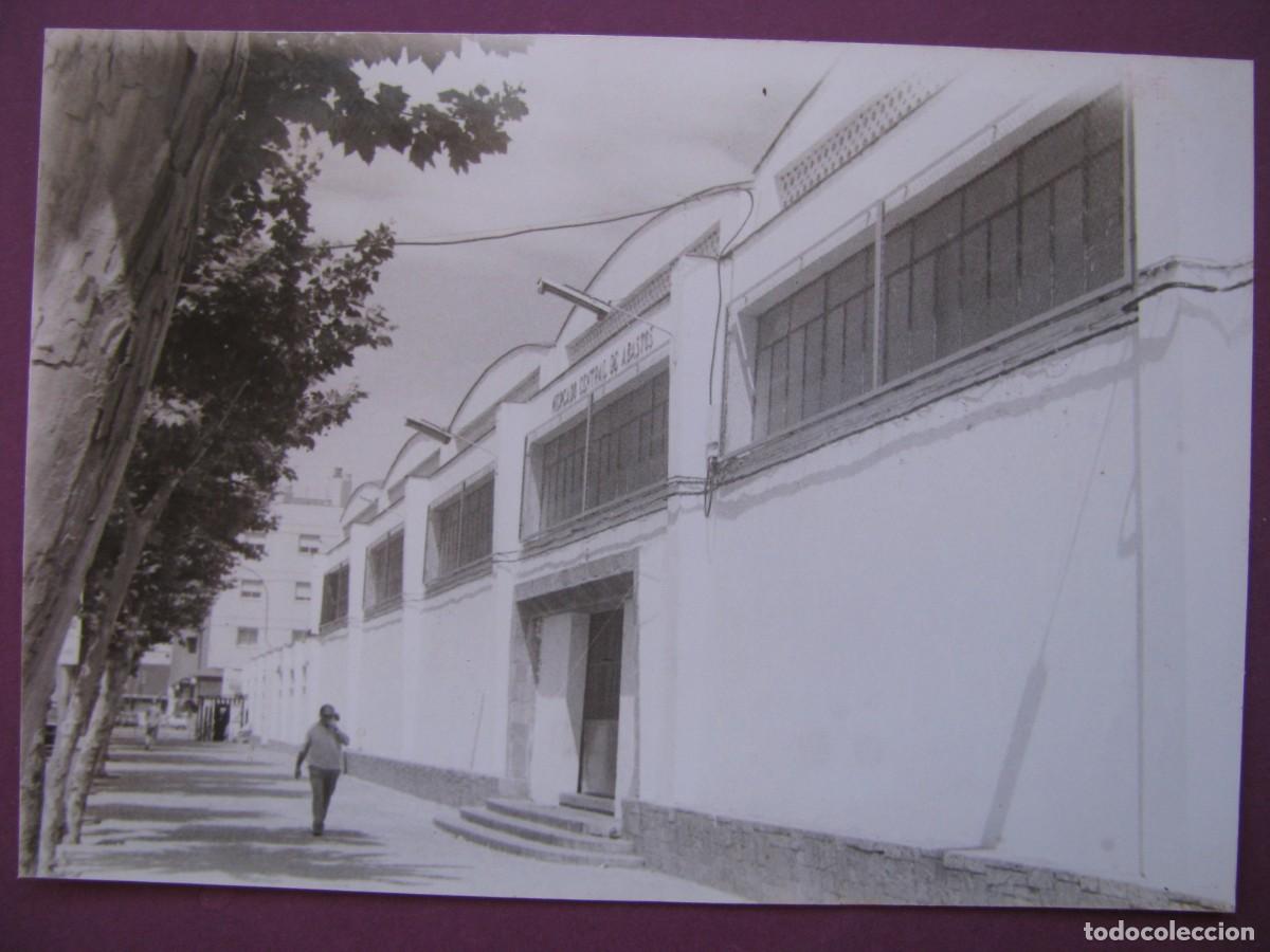 Fotograf&iacute;a antigua: FOTO DEL A&Ntilde;O 1986. LA LINEA DE LA CONCEPCION, MERCADO CENTRAL DE ABASTOS. 12,5X9 CM