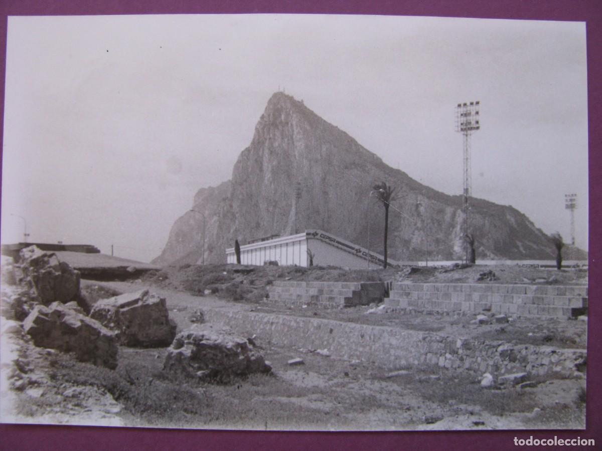 Fotograf&iacute;a antigua: FOTO DEL A&Ntilde;O 1986. LA LINEA DE LA CONCEPCION, PE&Ntilde;ON DE GOBRALTAR. 12,5X9 CM