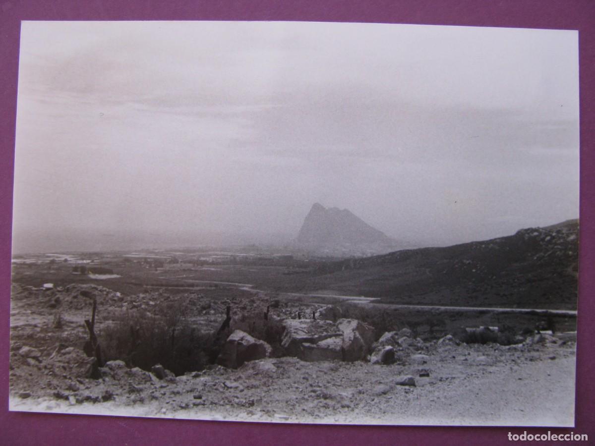 Fotograf&iacute;a antigua: FOTO DEL A&Ntilde;O 1986. LA LINEA DE LA CONCEPCION, PE&Ntilde;ON DE GOBRALTAR. 12,5X9 CM