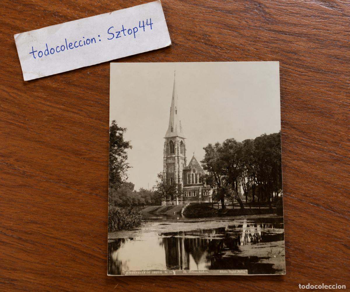 Fotograf&iacute;a antigua: Fotograf&iacute;a Antigua de Dinamarca - Copenhague: Iglesia hist&oacute;rica con estanq