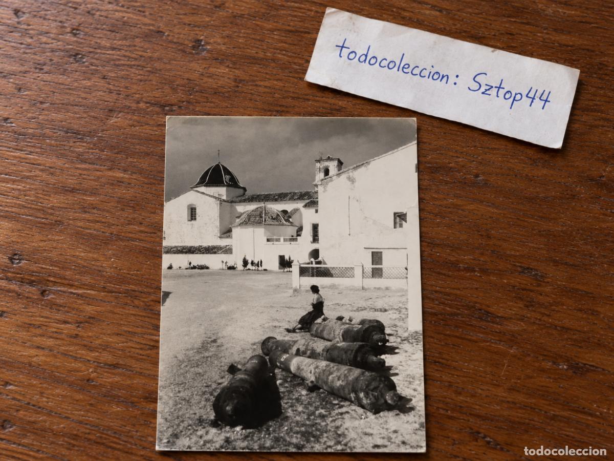 Fotograf&iacute;a antigua: Antigua Fotograf&iacute;a Benidorm - Plaza de Castelar con Ca&ntilde;ones e Iglesia San Jaime