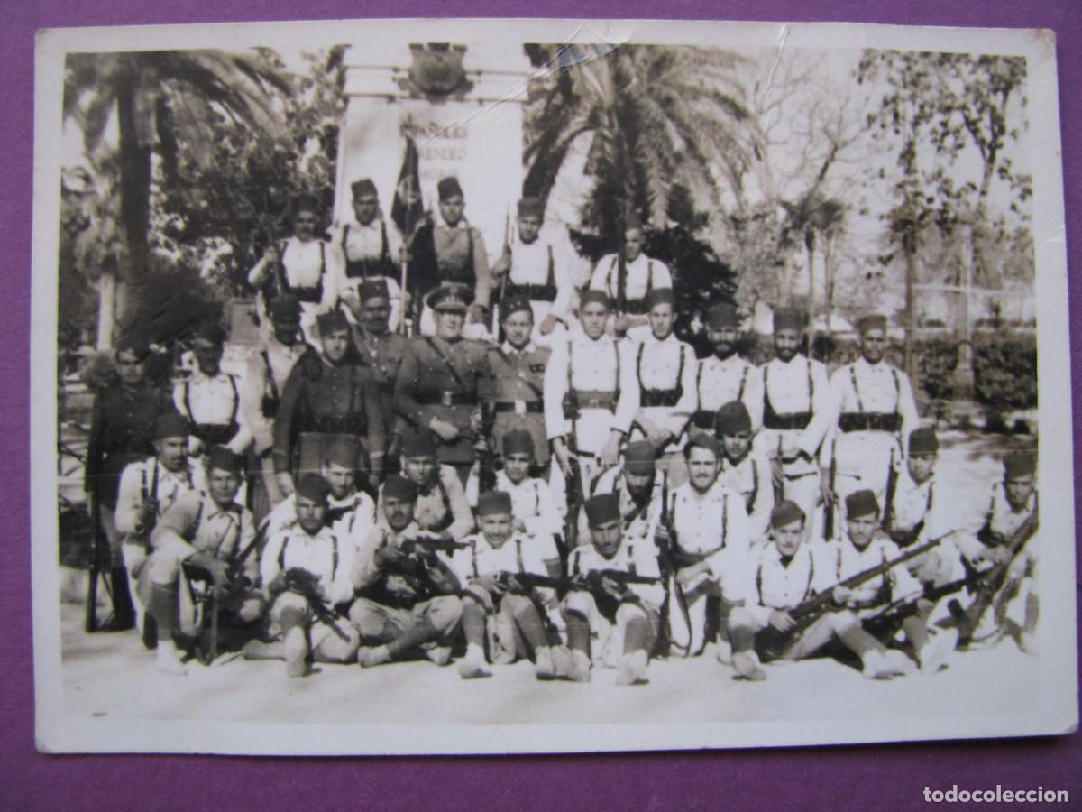 Fotograf&iacute;a antigua: FOTO DE MILITARES. ANTEQUERA, MONUMENTO AL CAPITAN VICENTE MORENO. 8,5X6 CM
