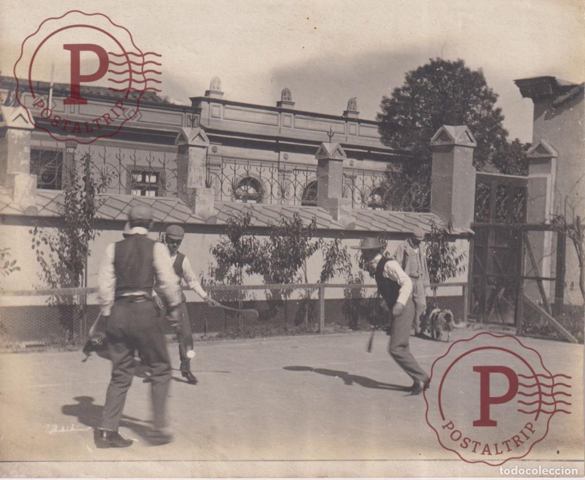 Fotograf&iacute;a antigua: CHILE. FOTO ANTIGUA ANTES 1900. SANTIAGO DEPORTE RAQUETA TENNIS FIVES COURT CALLE LIRA CASA GUILLERM