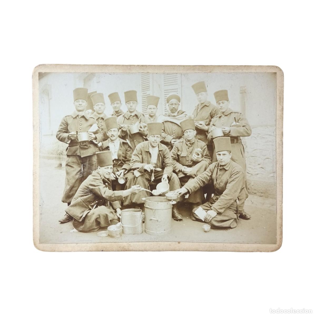 Alte Fotografie: Fotograf&iacute;a Antigua Soldados Spahis Comida Rancho Argelia M&eacute;d&eacute;a - S. Darmon Photographe 12x9 cm