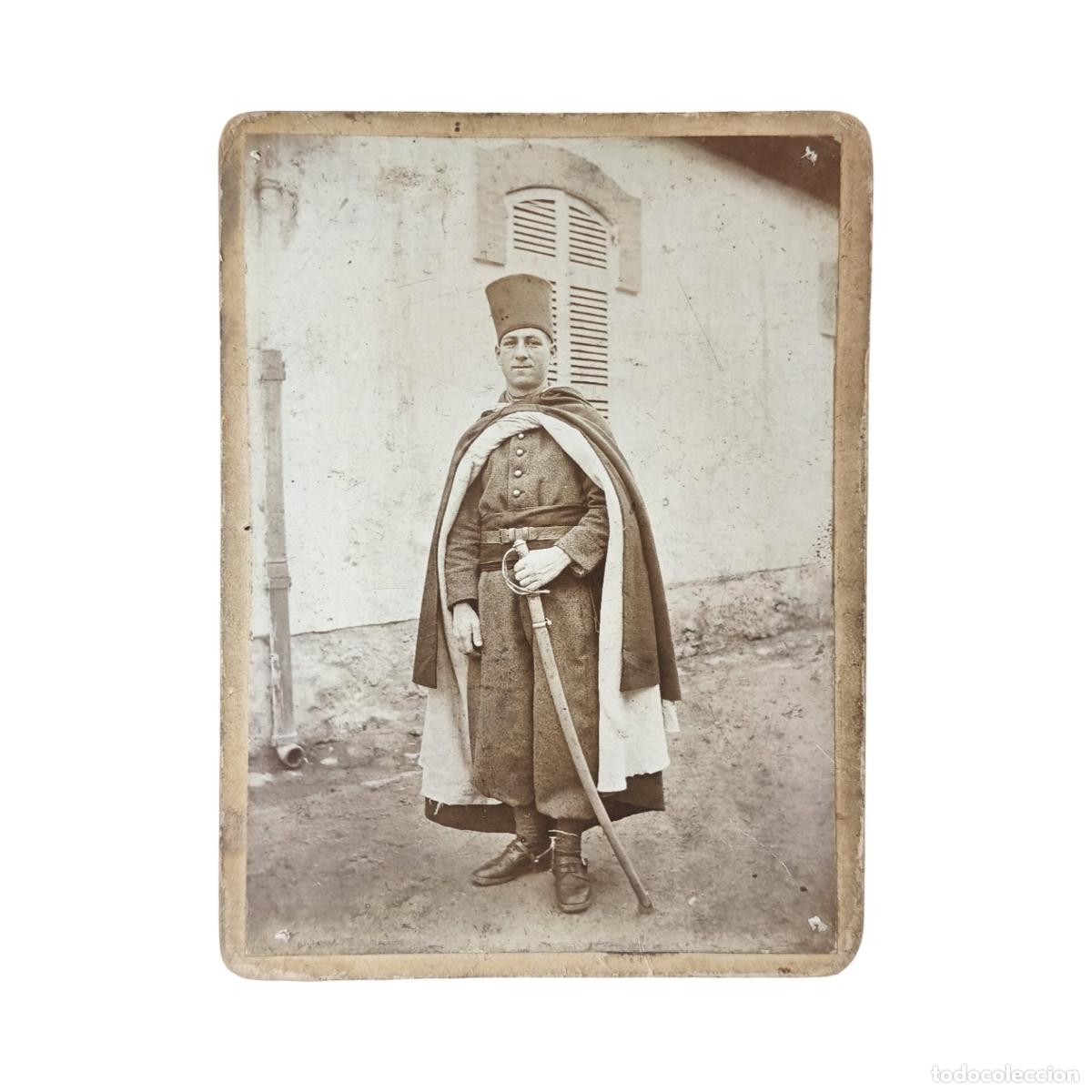 Fotograf&iacute;a antigua: Fotograf&iacute;a Antigua Soldado Spahi Manto y Sable Argelia M&eacute;d&eacute;a - S. Darmon Photographe 12x9 cm