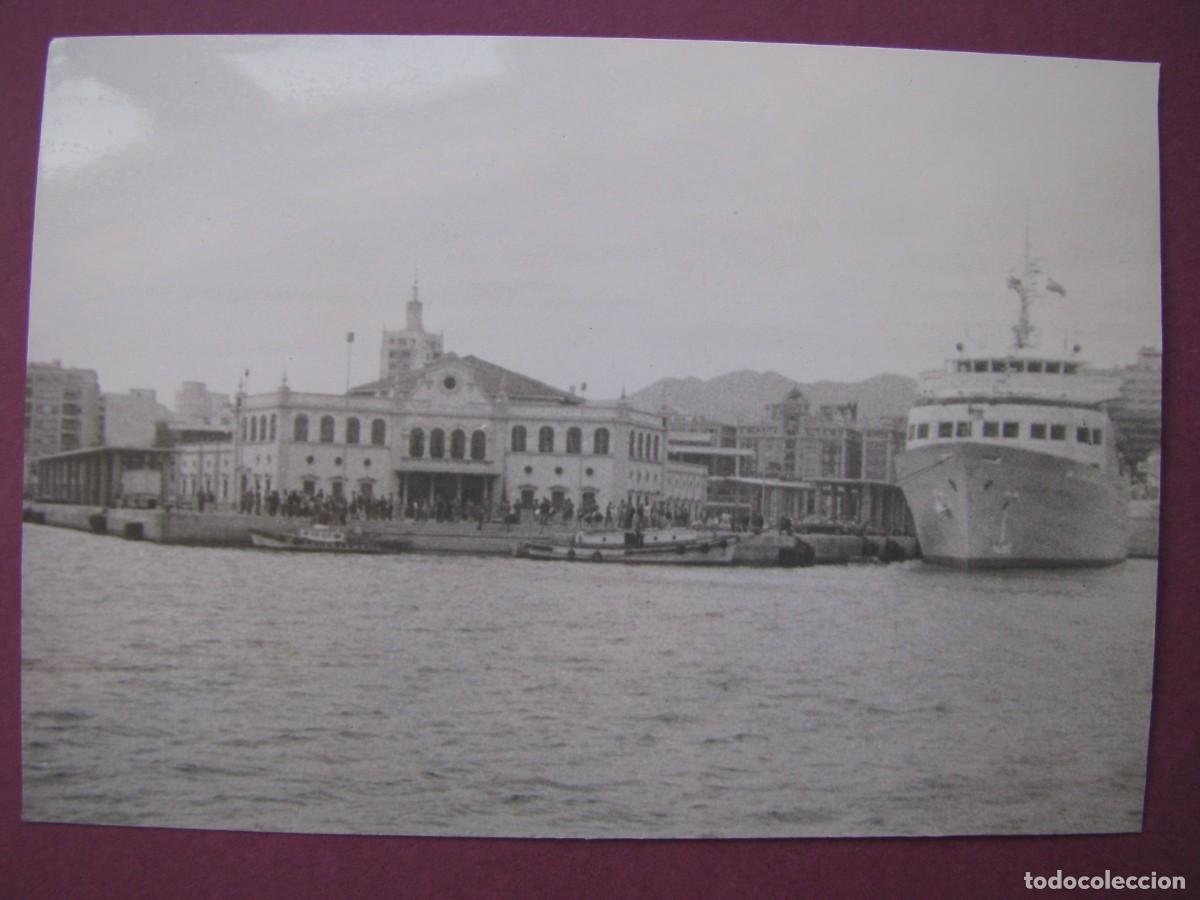 Fotograf&iacute;a antigua: FOTO DE MALAGA. DESDE UN BARCO. PUERTO. 12X8 CM