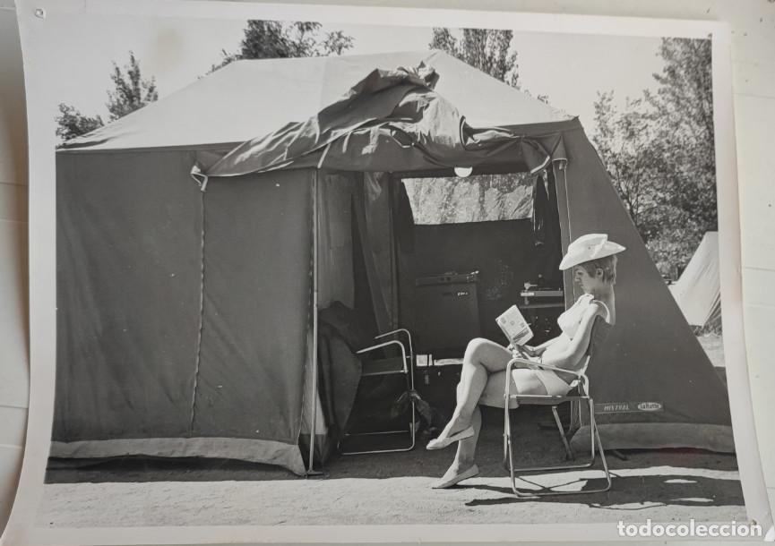 Fotograf&iacute;a antigua: VACACIONES, CIUDADES DE LONA EL MES DE AGOSTO, A&Ntilde;OS 60, FOTOGRAFIA ANTIGUA, 20,5 X 15,5 CM, FOTO