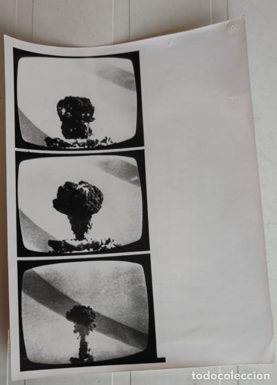Fotograf&iacute;a antigua: EXPLOSION DE BOMBA ATOMICA EN SINKIANG, CHINA, TELEFOTO, 20,5 X 15,5 CM