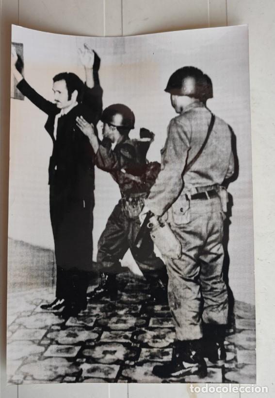 Fotograf&iacute;a antigua: SOLDADOS CACHEAN A VOTANTES EN CARACAS, DICIEMRE 1968, TELEFOTO, 20,5 X 15,5 CM