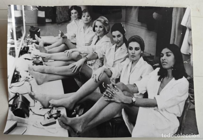 Fotograf&iacute;a antigua: MODELOS DE JACQUES HEIM EN PARIS PARA LA COLECCION PRIMAVERA DE 1968, FOTOGRAFIA, 19 X 13,5 CM
