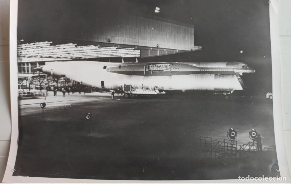 Fotograf&iacute;a antigua: CONSTRUCCION DEL C-5A GALAXY EL AVION MAS LARGO DEL MUNDO, FOTOGRAFIA, 18 X 13 CM