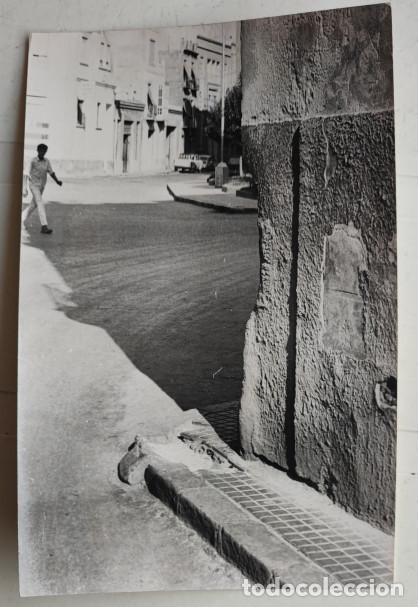 Fotograf&iacute;a antigua: ESQUINA PELIGROSA EN LA CALLE MAYOR DE CARTAGENA 1968, FOTOGRAFIA, 14 X 9 CM