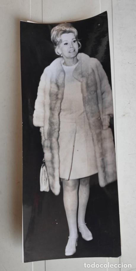 Fotograf&iacute;a antigua: ZSA ZSA GABOR MULTADA POR PARTIDA DOBLE, A&Ntilde;OS 60, FOTOGRAFIA, 20,5 X 8 CM