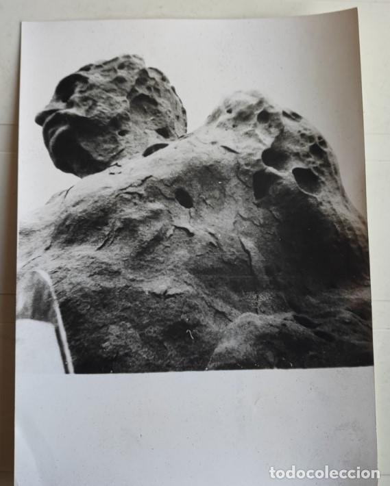 Fotograf&iacute;a antigua: LA ESTATUA DE BENITO PEREZ GALDOS ATACADA POR EL MAL DE PIEDRA, A&Ntilde;OS 60, FOTOGRAFIA, 18 X 13 CM