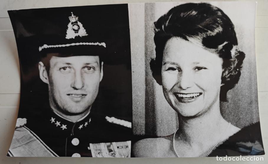 Fotograf&iacute;a antigua: LOS NOVIOS EL PRINCIPE DE NORUEGA HARALD Y SONIA HARALDSEN, 1968, FOTOGRAFIA, 19 X 12,5 CM