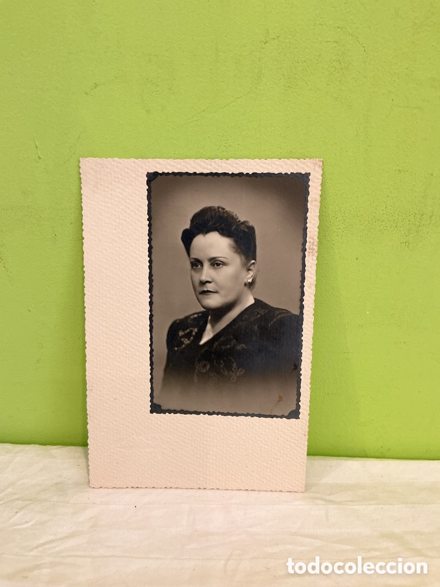 Fotografia antiga: Fotograf&iacute;a de se&ntilde;ora sobre cart&oacute;n &ndash; A&ntilde;os 40&ndash;50